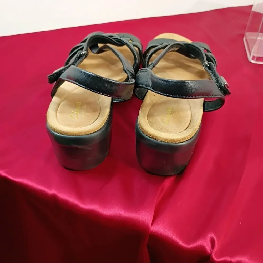 Clarks Women's SZ 10M Tuleah Cross Black Leather Sandal. Condition is Pre-owned. - Picture 7 of 9